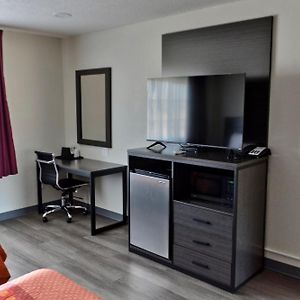Maverick Motel - Modern Renovated Motel